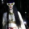 Gucci срещу забраната на абортите: Представи пола с репродуктивни органи във Ватикана