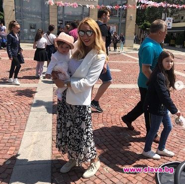 Тризначката Любов доведе бебето у нас