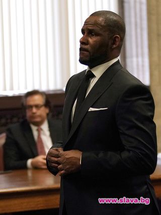 Ар Кели остава в затвора