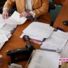 Чиновници вземат тройно на премиера