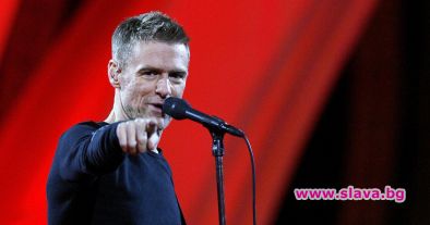 Брайън Адамс пристига за шоуто си с 15 ТИР-а