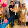 Тризначката Любов взе майка си в Англия