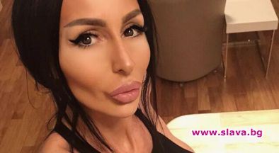 Деси Фотосесията започва бизнес с кондоми