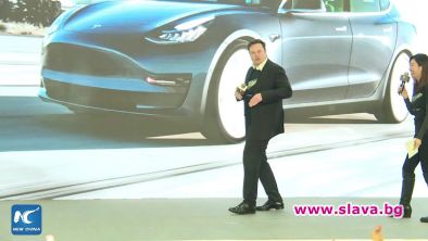 Мъск откри китайската фабрика на Tesla с танц