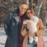 Теа подготвя погача за бебето 