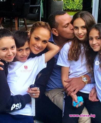 Джей Ло с умилителна снимка за ЧРД на децата