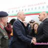 Свалиха кашлящ журналист от самолета на Борисов