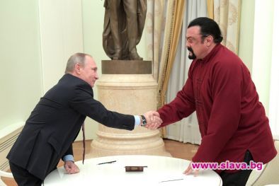 Руските данъчни блокираха сметката на Стивън Сегал