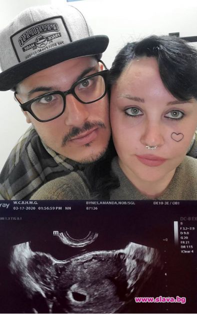 Аманда Байнс е бременна с първото си дете