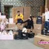 Тита и Боро Първи опаковаха стотици маратонки за фенове
