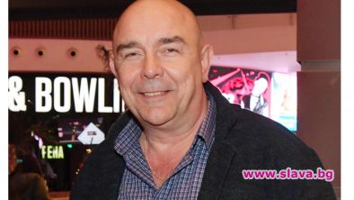 Сатирата с представление в училищен двор