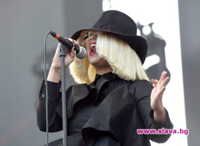 Сиа пуска нов сингъл