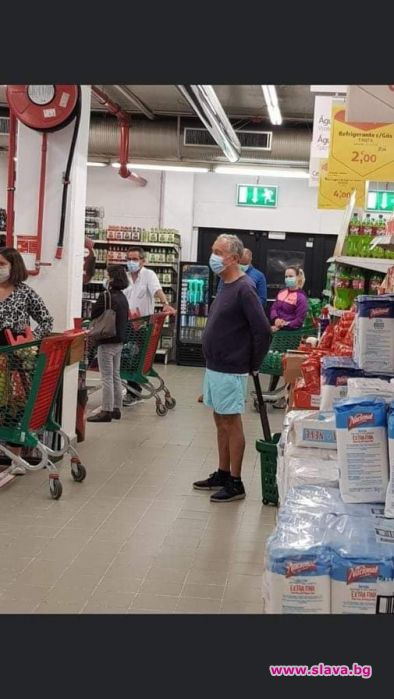 Президентът на Португалия чака на опашка 