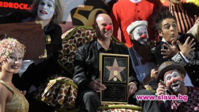 Създателят на Cirque du Soleil иска да го изкупи обратно