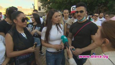 И поп-фолк звездите на протеста: Музиката не е вирус