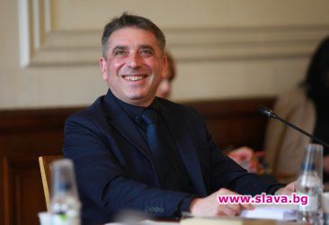 Спазвам изискването на премиера да не пиша във Фейсбук: Данаил Кирилов