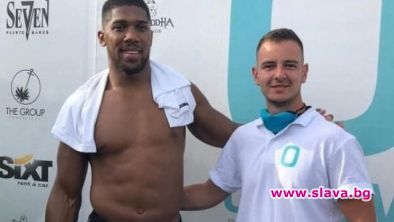 Българин играе тенис с Джошуа