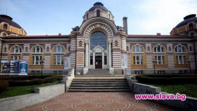 Изложба разказва за изтъкнати дами на София