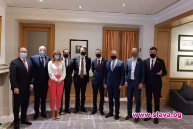 Със 7/8 розов панталон на министерска среща: пазарджишки резил