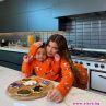 Кайли Дженър приготви сладки с дъщеря си 