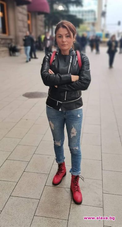 На 100-я протест: Полицията прибра парфюма на певицата София