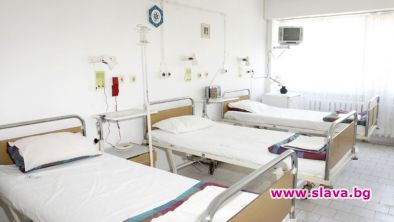 Изписаха пациент в тежко състояние, той почина в колата на дъщеря си