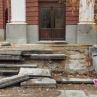 Ето така Народният театър бе оставен след "ремонта" на каменните плочи