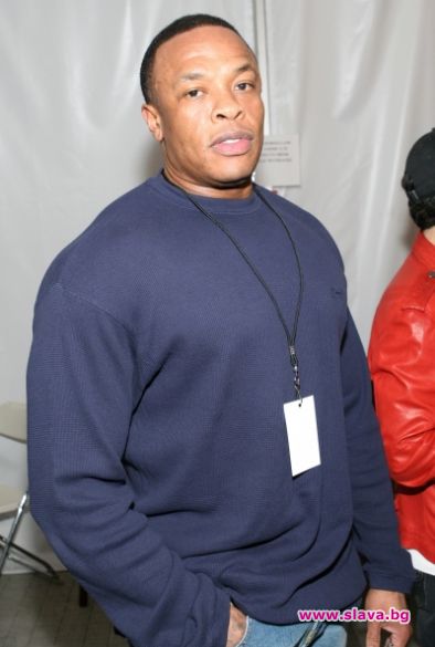 Dr Dre се завърна в студиото след тежката операция