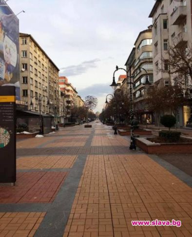 Затваряне и в София от понеделник, не от петък. Храна при дистанция не може, но тълпи в Джъмбо forev