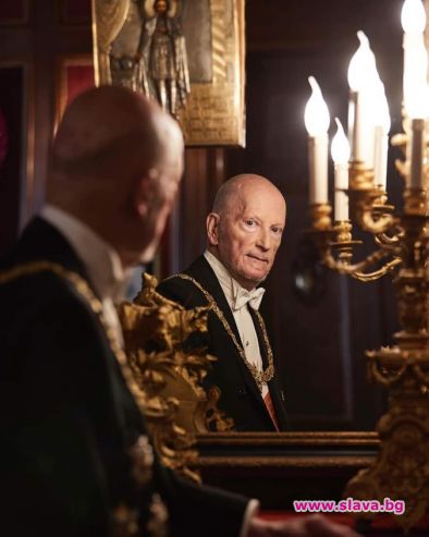 Царят с уникална снимка пред Великден