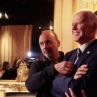 Восъчна фигура на Джо Байдън до тази на Еманюел Макрон в парижки музей