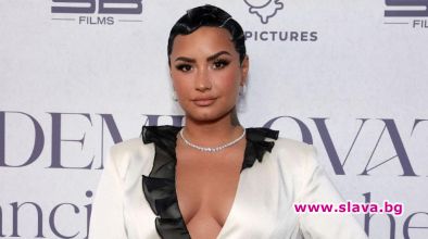 Деми Ловато се обяви за небинарна