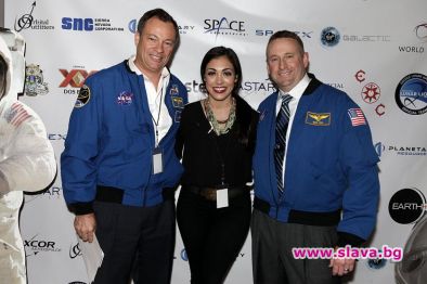 Кели Джерарди ще експериментира в безтегловност с полет на „Върджин галактик“