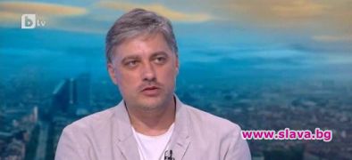 Карамазов дари 75 000 лв. от своя фотографска изложба на педиатрична болница 