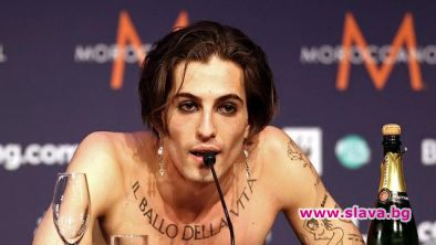 Известните мъже, които посмяха да сложат грим