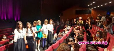 М. Бакалова разголва тялото и душата си в Жените също плачат