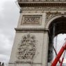 Започва опаковането на Триумфалната арка по проект на Кристо 