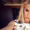 Ася Капчикова влезе в морето с близнаците си