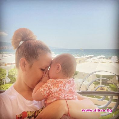 Деси Бакърджиева показа бебето си