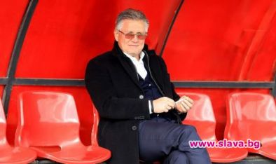 Обличащият националите и собственик на чалготека 33 е издигналият Боби за президент на БФС