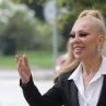 Луна трупа подписи за президент в нощен клуб