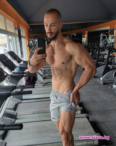 Наум Шопов се съблече гол