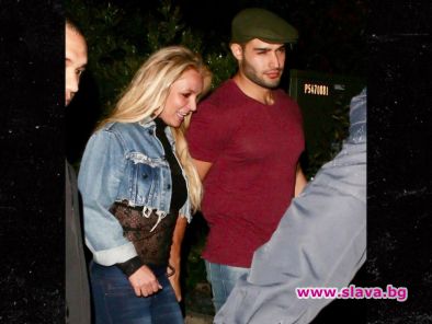 Бритни празнува с шампанско след 14 години трезвеност