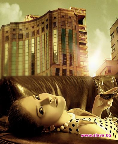 Катето Евро със секси снимка