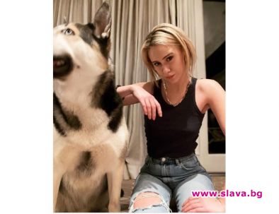 Мария Бакалова си взе куче