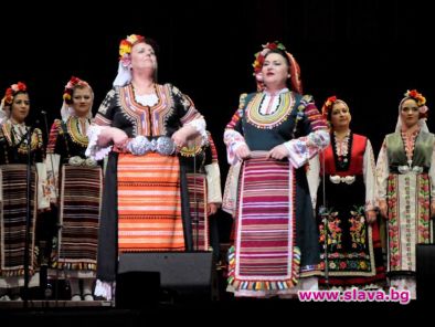 Мистерията на българските гласове с коледен концерт