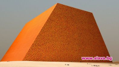 Кристо превзема и пустинята посмъртно