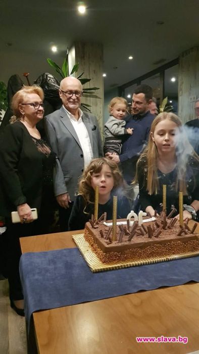 Данчо Караджов отбеляза 70 с внуците