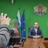 Министър и гуру ни пазят почвата