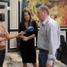 Незрящ автор представи книгата си пред публика в пълен мрак